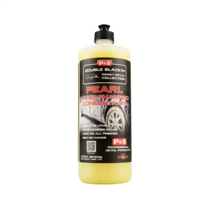 P&S Pearl Autoshampoo 1000ML is een pH-neutrale, hoogschuimende autoshampoo die veilig is voor coatings, waxlagen en alle laktypes. Dankzij de rijke schuimvorming en hoge lubricatie glijdt je washandschoen moeiteloos over de lak, zonder risico op waskrassen. De formule is volledig biologisch afbreekbaar en mild voor zowel voertuig als huid. Geschikt voor handwas, emmerwash en foamlans. Ideaal voor premium detailing en wekelijks onderhoud. Belangrijke informatie: • Geschikt voor: Alle laktypen & coatings • Inhoud: 1000ML • pH-neutrale, veilige shampoo